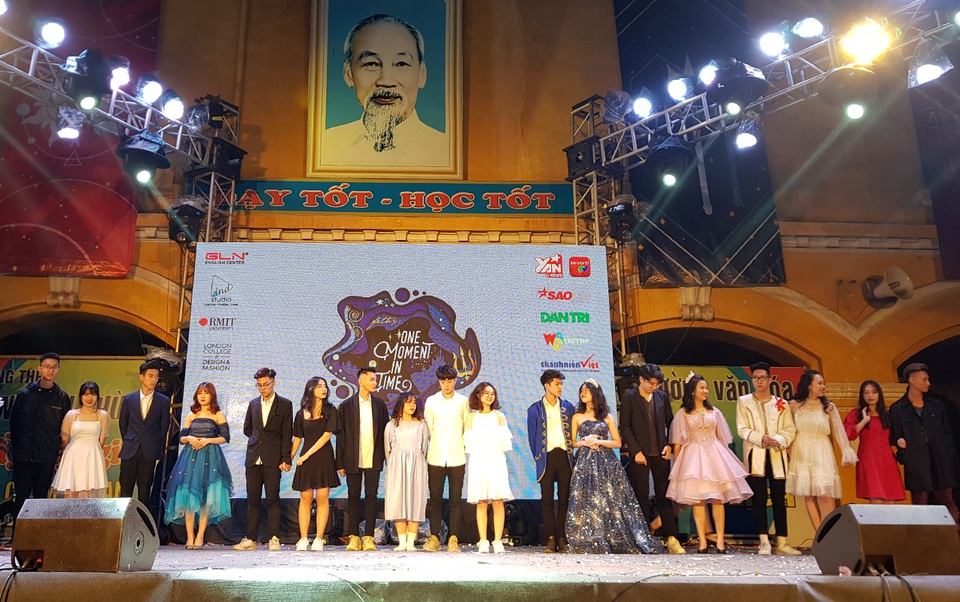 Tiền nhiều để làm gì... vào vũ khúc nóng bỏng của học sinh THPT Phan Đình Phùng - 6 Tiền nhiều để làm gì... vào vũ khúc nóng bỏng của học sinh THPT Phan Đình Phùng - 6