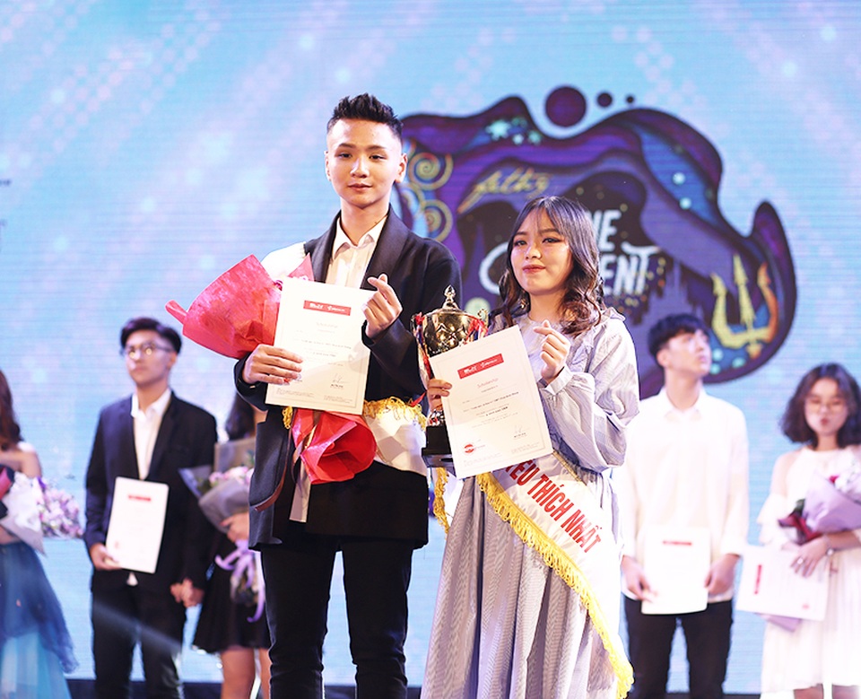 Tiền nhiều để làm gì... vào vũ khúc nóng bỏng của học sinh THPT Phan Đình Phùng - 8 Tiền nhiều để làm gì... vào vũ khúc nóng bỏng của học sinh THPT Phan Đình Phùng - 8