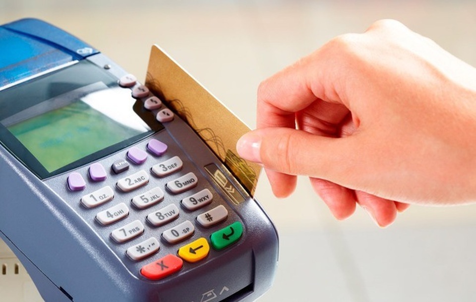 Cuộc chiến không hồi kết của thẻ tín dụng nội - ngoại: Ai là kẻ thắng cuộc? - 2 Cuộc chiến không hồi kết của thẻ tín dụng nội - ngoại: Ai là kẻ thắng cuộc? - 2