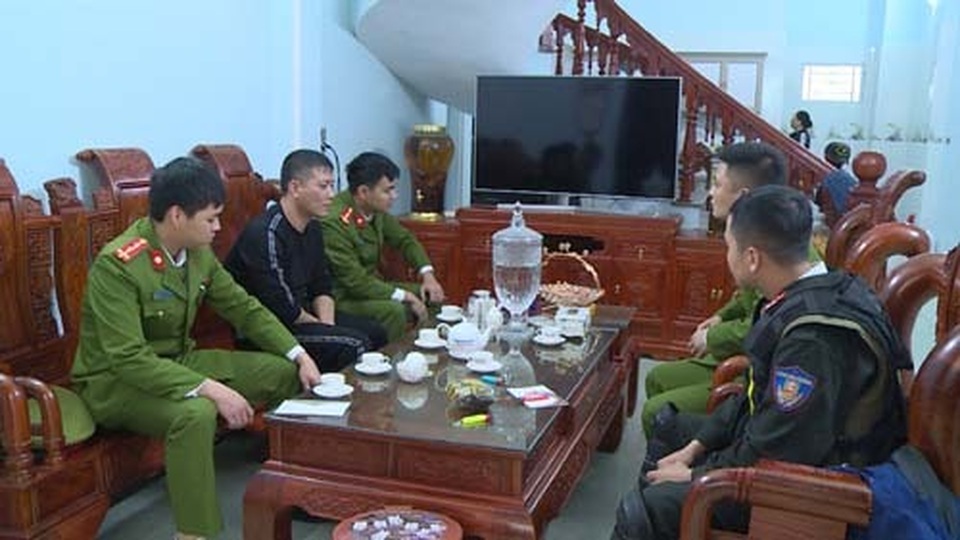 Tuan than den 1.jpg Tuan than den 1.jpg