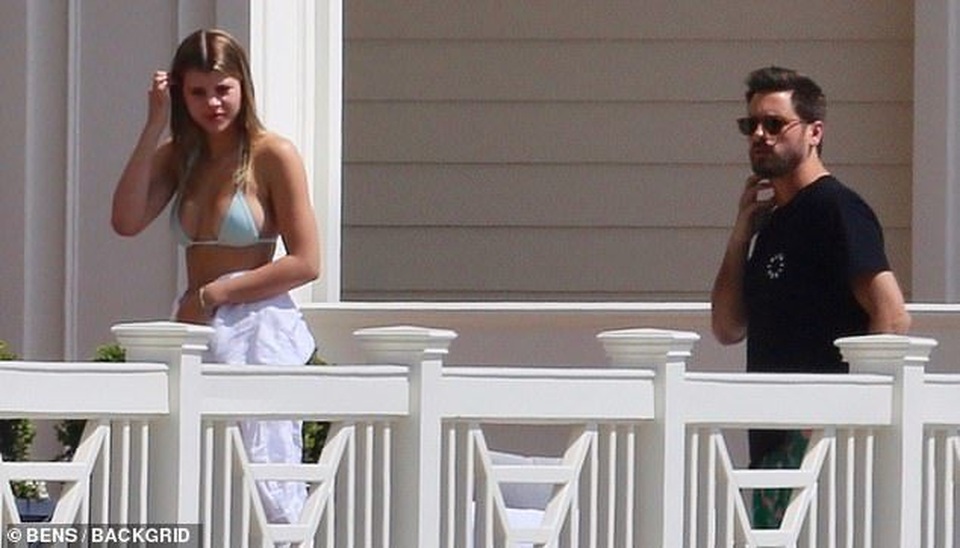Thân hình bốc lửa của Sofia Richie - 3 Thân hình bốc lửa của Sofia Richie - 3