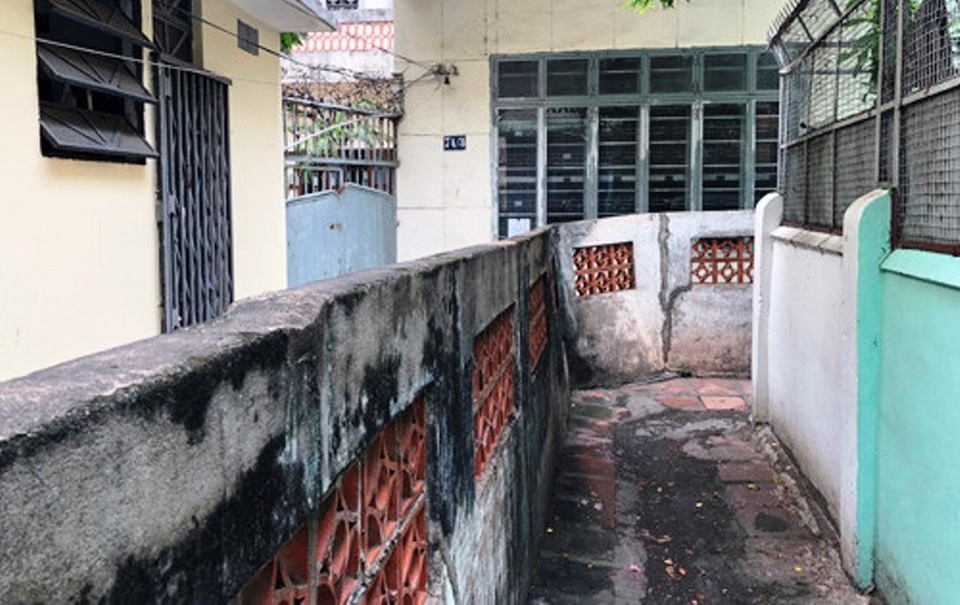 Tháo dỡ bức tường ông Đoàn Ngọc Hải từng bị lệnh... khoan xử lý - 1 Tháo dỡ bức tường ông Đoàn Ngọc Hải từng bị lệnh... khoan xử lý - 1