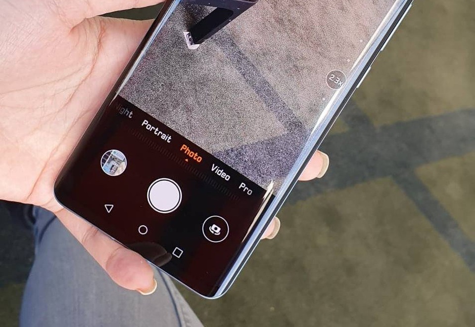 Cận cảnh Huawei P30 Pro có camera zoom 10x siêu khủng - 7 Cận cảnh Huawei P30 Pro có camera zoom 10x siêu khủng - 7