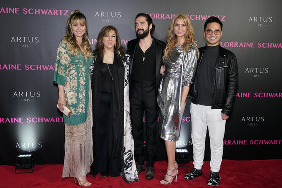 Heidi Klum tình tứ hôn bạn trai kém 16 tuổi - 6