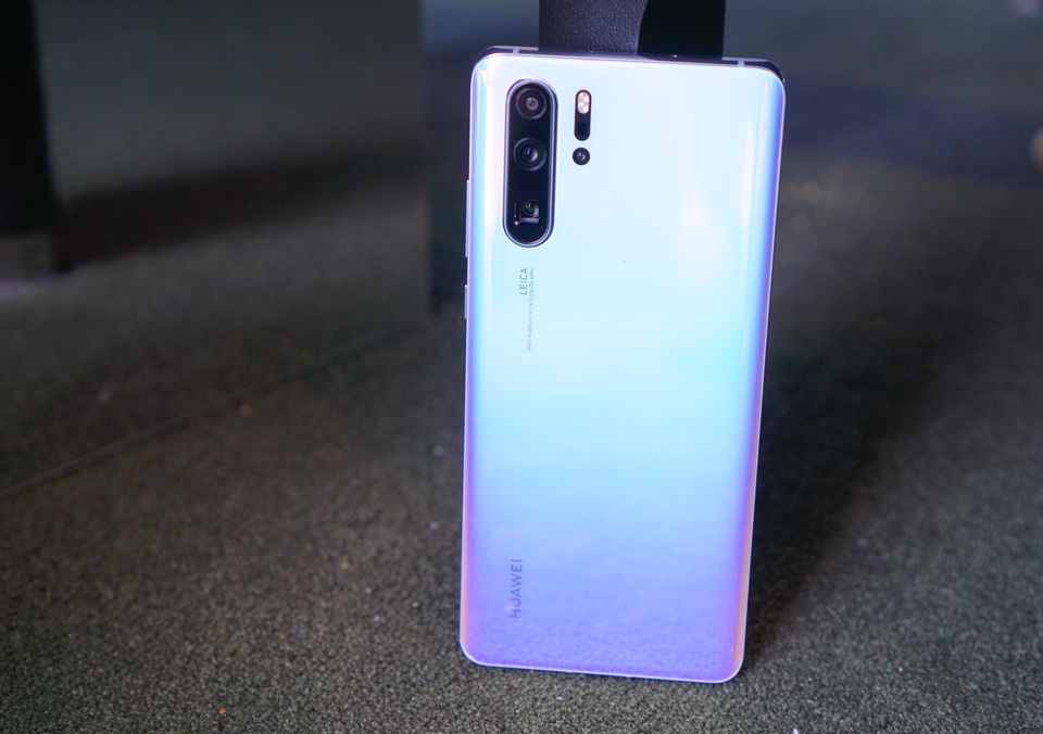Cận cảnh Huawei P30 Pro có camera zoom 10x siêu khủng - 1 Cận cảnh Huawei P30 Pro có camera zoom 10x siêu khủng - 1