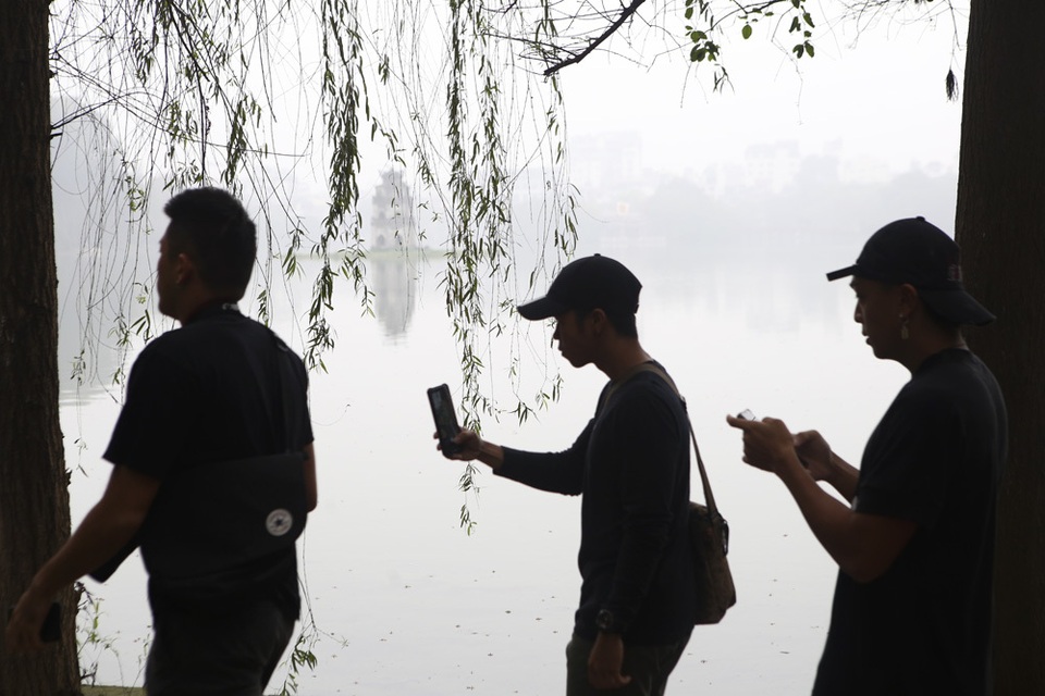 Hồ Gươm mờ ảo trong sương mù trắng xóa - 4 Hồ Gươm mờ ảo trong sương mù trắng xóa - 4