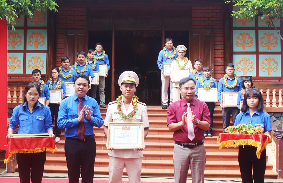 Phú Yên: Tuyên dương 35 Đoàn viên, thanh niên tiêu biểu - 3 Phú Yên: Tuyên dương 35 Đoàn viên, thanh niên tiêu biểu - 3