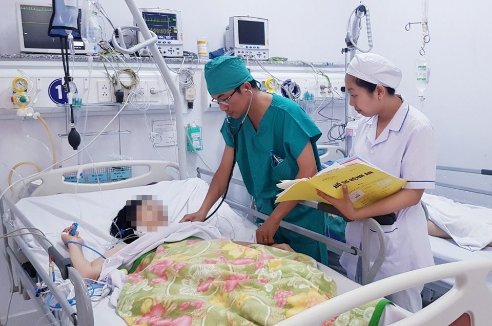 Nguy kịch vì bị cháu ruột say rượu đâm thủng tim, phổi - 1 Nguy kịch vì bị cháu ruột say rượu đâm thủng tim, phổi - 1
