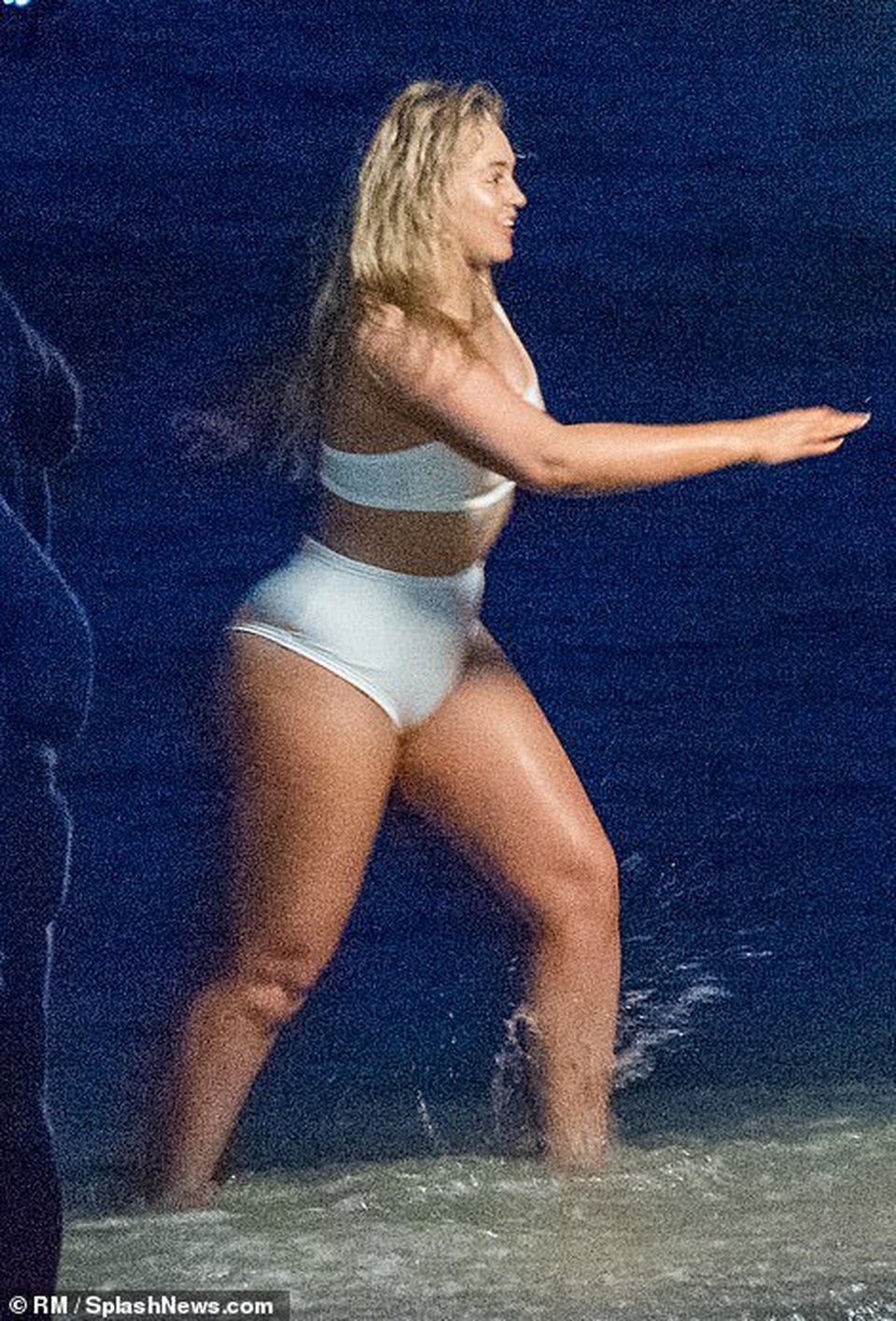 Iskra Lawrence: Tròn trịa vẫn là siêu mẫu nổi tiếng - 13 Iskra Lawrence: Tròn trịa vẫn là siêu mẫu nổi tiếng - 13