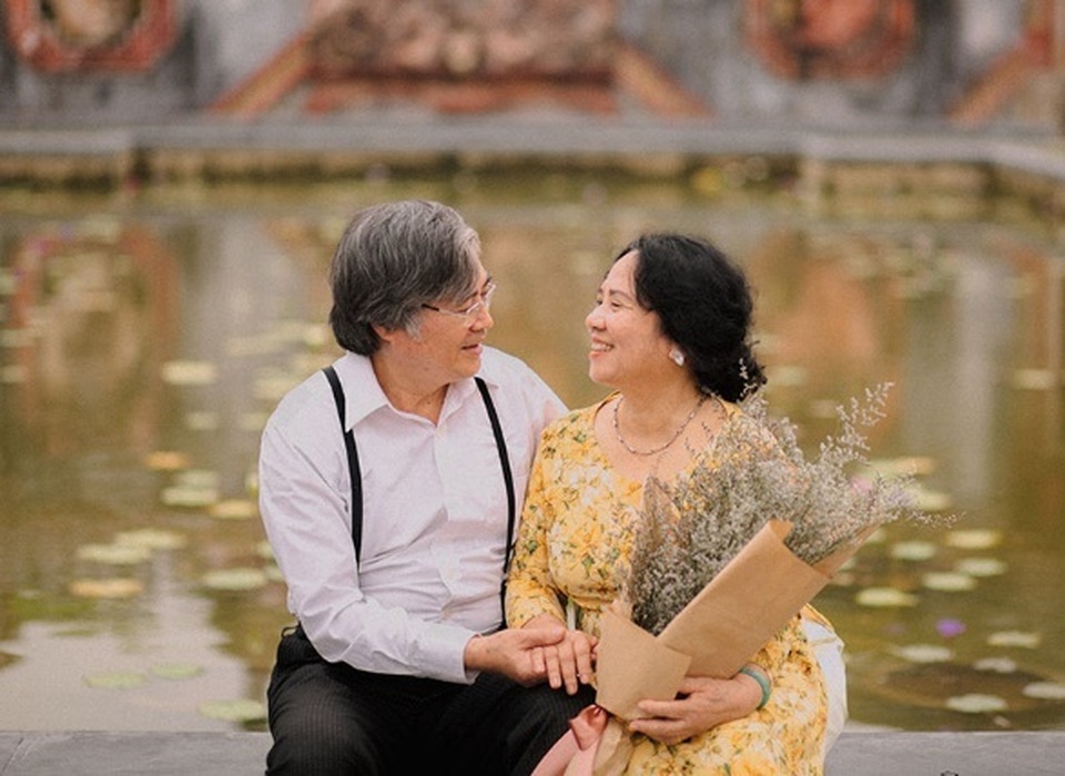 Ngưỡng mộ câu chuyện hơn 45 năm nguyên vẹn một chữ Tình - 1 Ngưỡng mộ câu chuyện hơn 45 năm nguyên vẹn một chữ Tình - 1