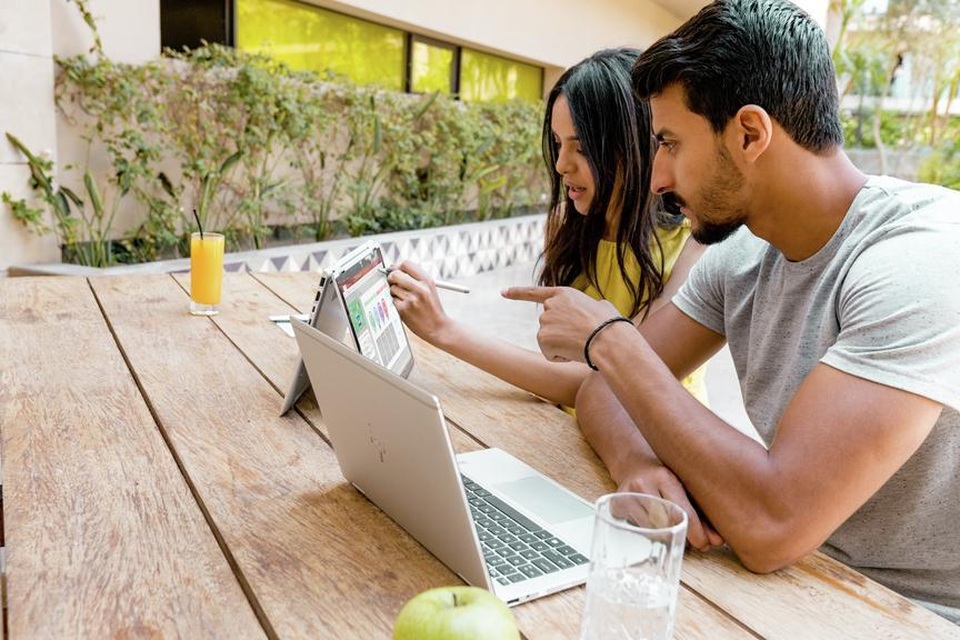 Tiến xa hơn với các thiết bị hiện đại tích hợp Windows 10 bản quyền - 1 Tiến xa hơn với các thiết bị hiện đại tích hợp Windows 10 bản quyền - 1