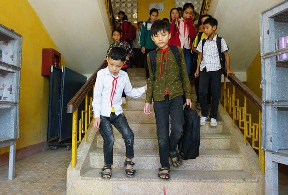 Cậu bé 7 năm đưa bạn đến trường là gương mặt “Thanh thiếu nhi tiêu biểu” - 2 Cậu bé 7 năm đưa bạn đến trường là gương mặt “Thanh thiếu nhi tiêu biểu” - 2