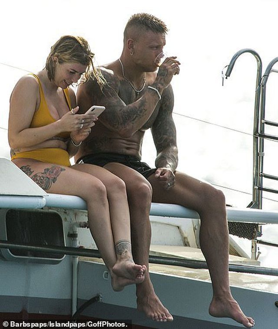Olivia Buckland gợi cảm trên bãi biển - 9 Olivia Buckland gợi cảm trên bãi biển - 9