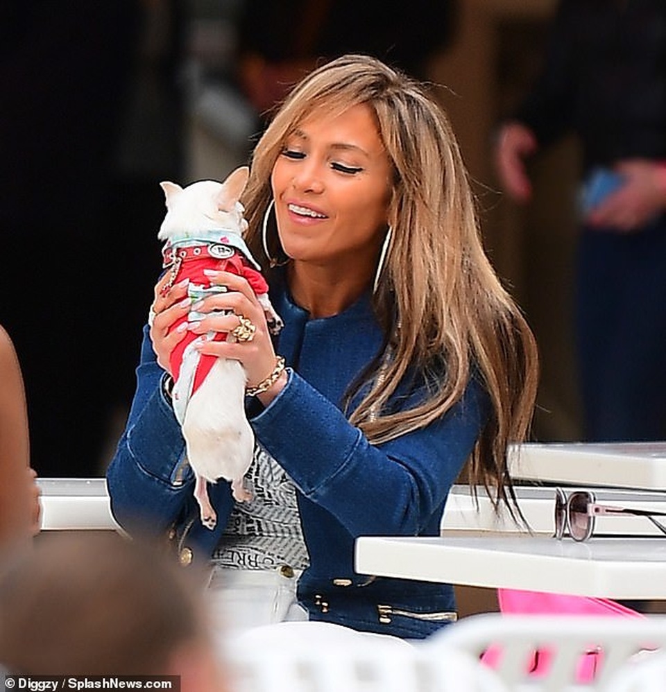Jennifer Lopez hạnh phúc hôn bạn trai tại trường quay - 13 Jennifer Lopez hạnh phúc hôn bạn trai tại trường quay - 13