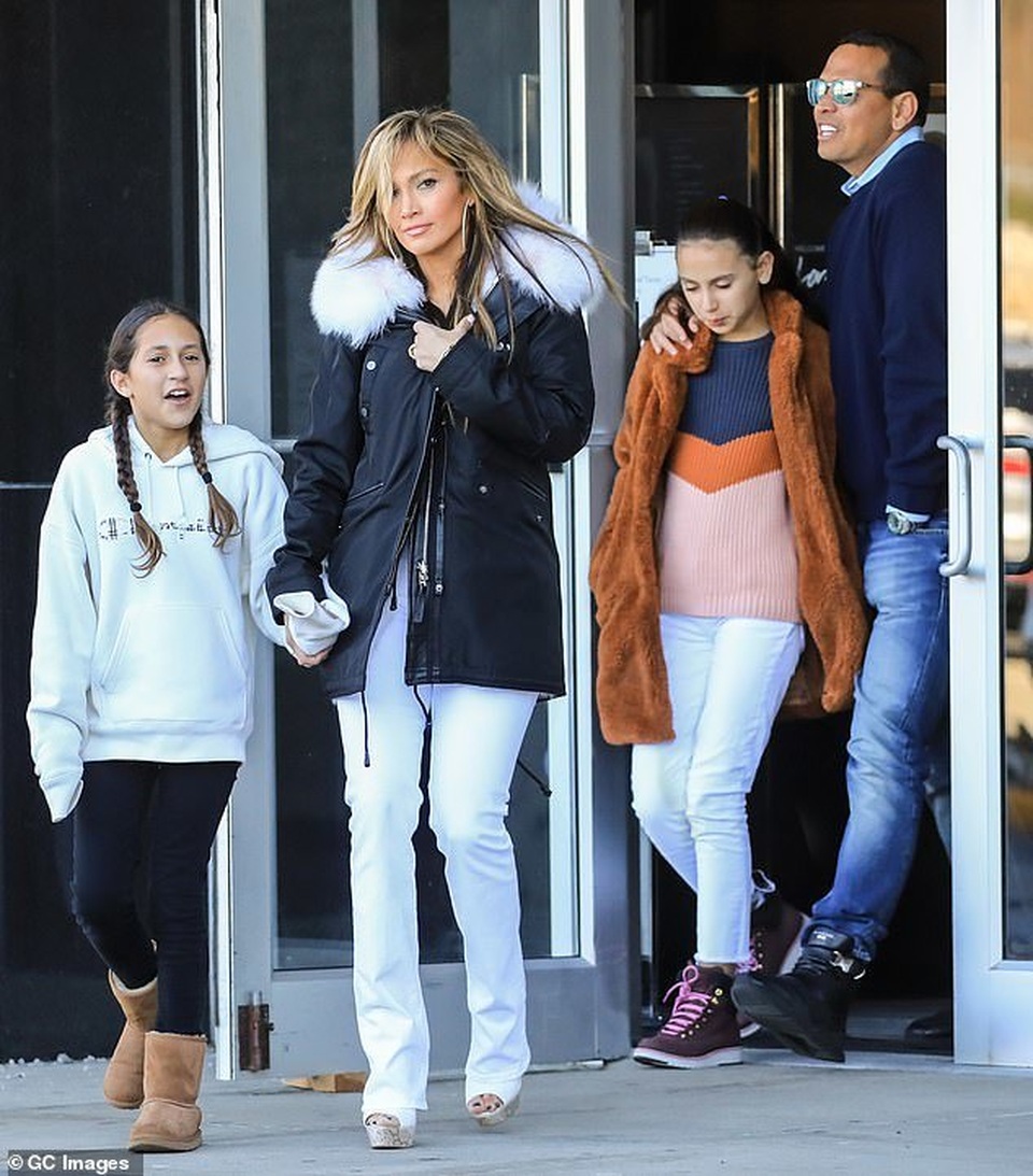Jennifer Lopez hạnh phúc hôn bạn trai tại trường quay - 10 Jennifer Lopez hạnh phúc hôn bạn trai tại trường quay - 10
