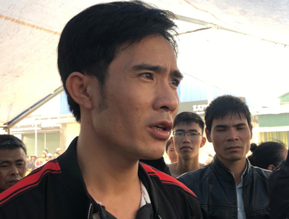 Vụ xe khách tông chết 7 người đi đưa tang: Chiếc xe lao như tên vào đoàn người - 4 Vụ xe khách tông chết 7 người đi đưa tang: Chiếc xe lao như tên vào đoàn người - 4