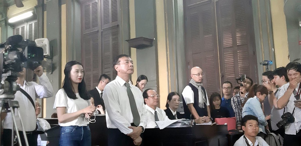 Tòa tuyên giao toàn bộ cổ phần Trung Nguyên cho ông Đặng Lê Nguyên Vũ - 2 Tòa tuyên giao toàn bộ cổ phần Trung Nguyên cho ông Đặng Lê Nguyên Vũ - 2
