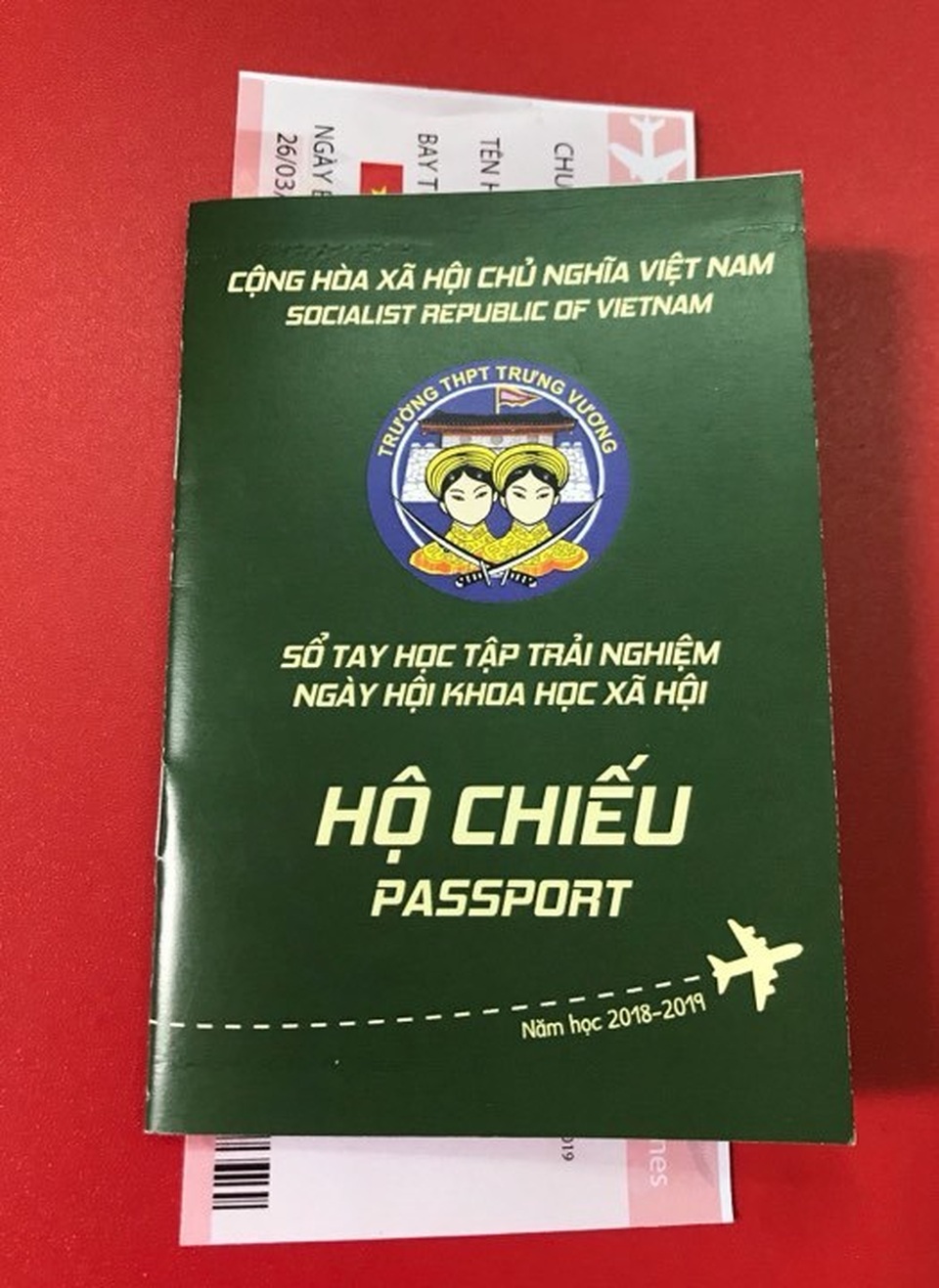 Học trò “bay” khắp thế giới ngay... tại sân trường - 1 Học trò “bay” khắp thế giới ngay... tại sân trường - 1