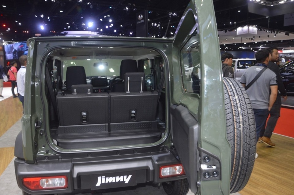 Suzuki Jimny ra mắt tại Thái Lan, giá cao ngất ngưởng - 16 Suzuki Jimny ra mắt tại Thái Lan, giá cao ngất ngưởng - 16