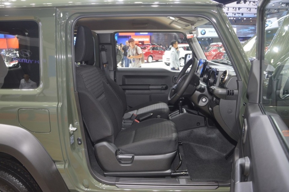 Suzuki Jimny ra mắt tại Thái Lan, giá cao ngất ngưởng - 14 Suzuki Jimny ra mắt tại Thái Lan, giá cao ngất ngưởng - 14