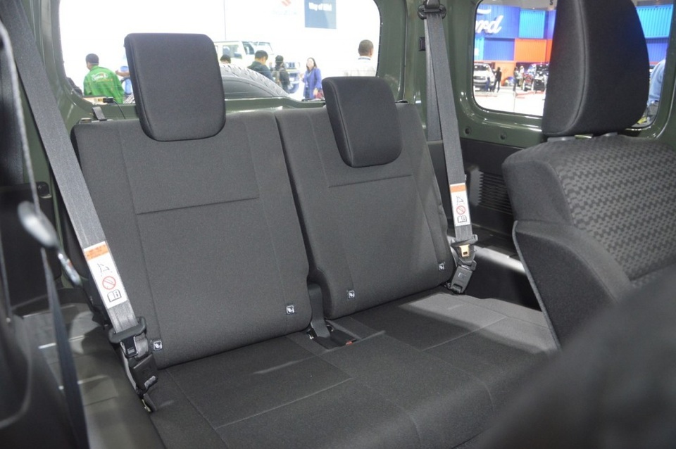 Suzuki Jimny ra mắt tại Thái Lan, giá cao ngất ngưởng - 13 Suzuki Jimny ra mắt tại Thái Lan, giá cao ngất ngưởng - 13