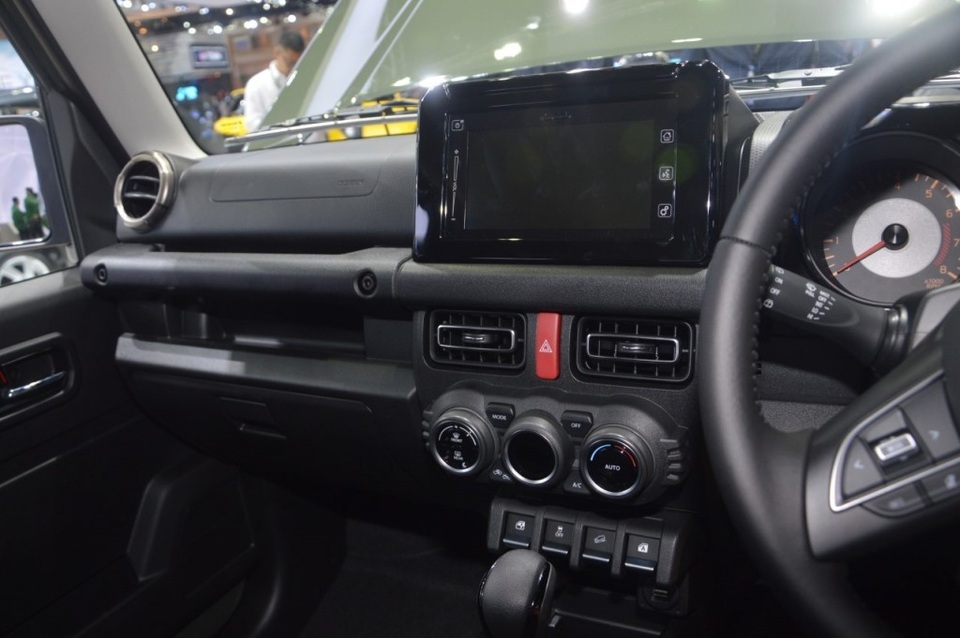 Suzuki Jimny ra mắt tại Thái Lan, giá cao ngất ngưởng - 11 Suzuki Jimny ra mắt tại Thái Lan, giá cao ngất ngưởng - 11