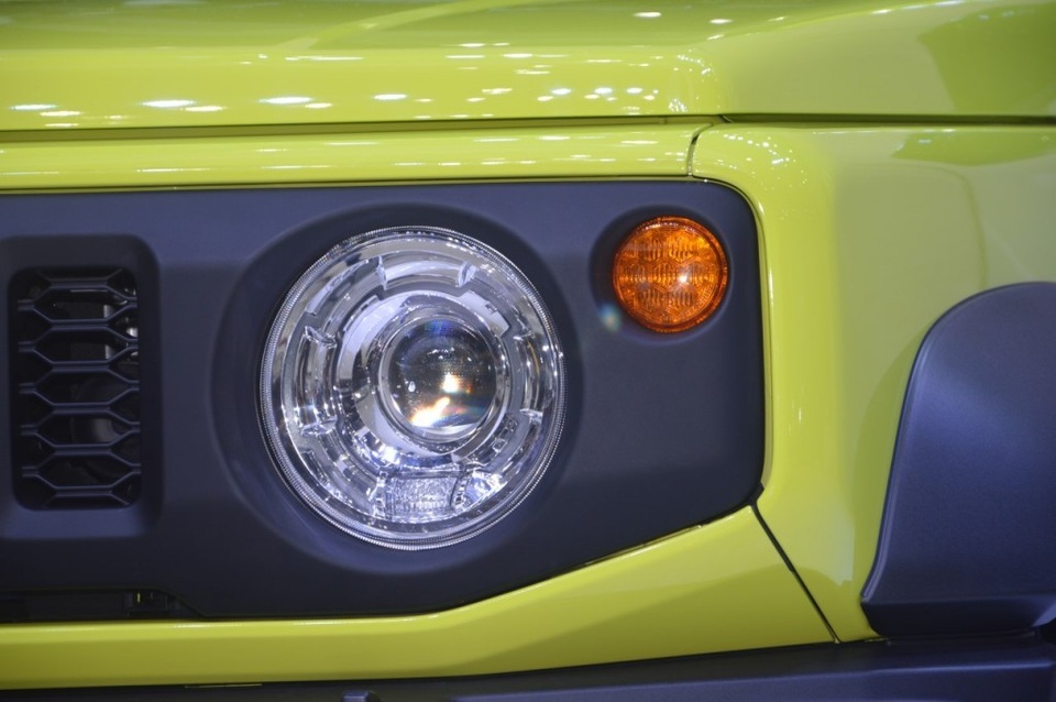 Suzuki Jimny ra mắt tại Thái Lan, giá cao ngất ngưởng - 3 Suzuki Jimny ra mắt tại Thái Lan, giá cao ngất ngưởng - 3