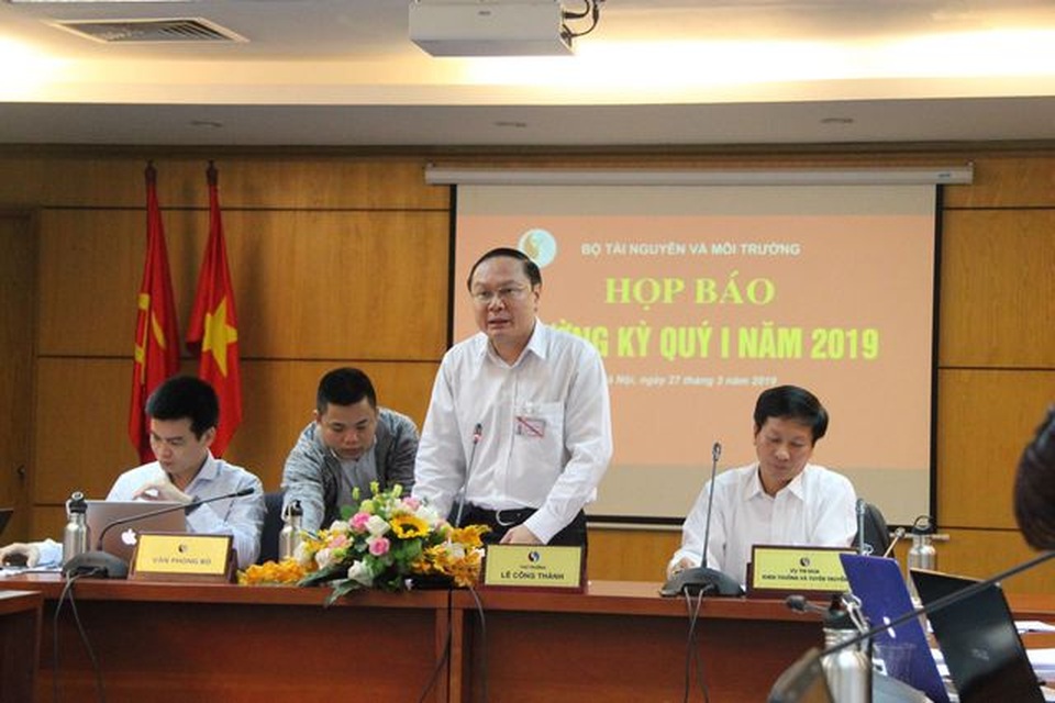 Vẫn đang làm rõ lùm xùm “chuyện tình cảm” của Phó Tổng cục trưởng Tổng cục Đất đai - 1 Vẫn đang làm rõ lùm xùm “chuyện tình cảm” của Phó Tổng cục trưởng Tổng cục Đất đai - 1