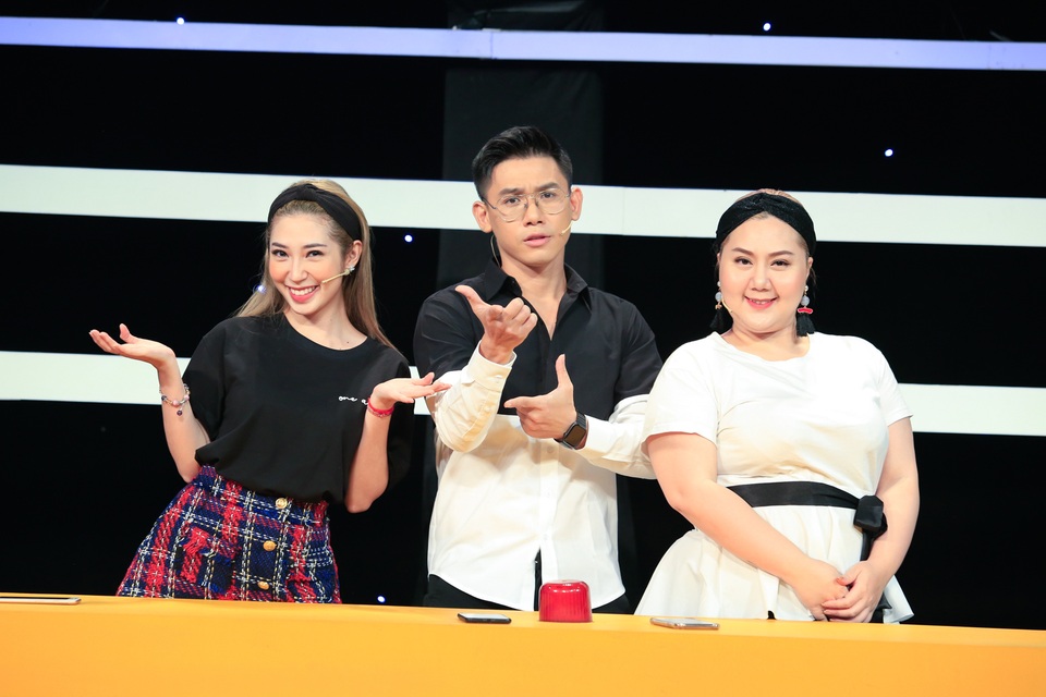 Khổng Tú Quỳnh ngầm công khai chuyện chia tay Ngô Kiến Huy trên sóng truyền hình - 2 Khổng Tú Quỳnh ngầm công khai chuyện chia tay Ngô Kiến Huy trên sóng truyền hình - 2