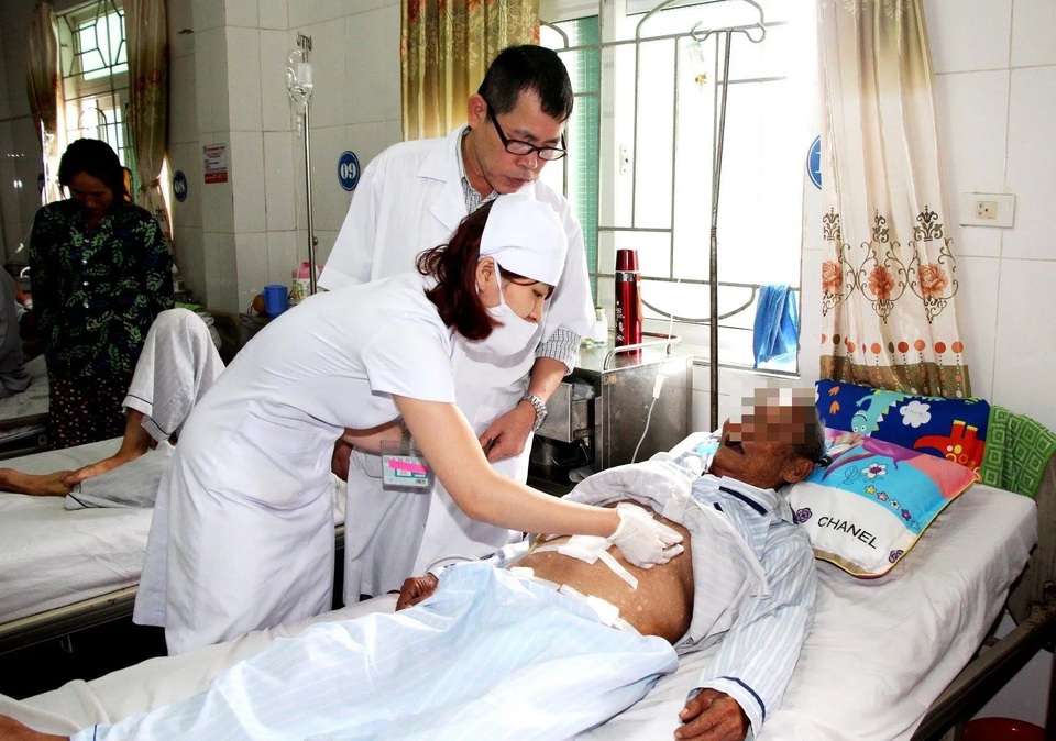 cuu song benh nhan gan 100 tuoi bi viem ruot thua.jpeg cuu song benh nhan gan 100 tuoi bi viem ruot thua.jpeg
