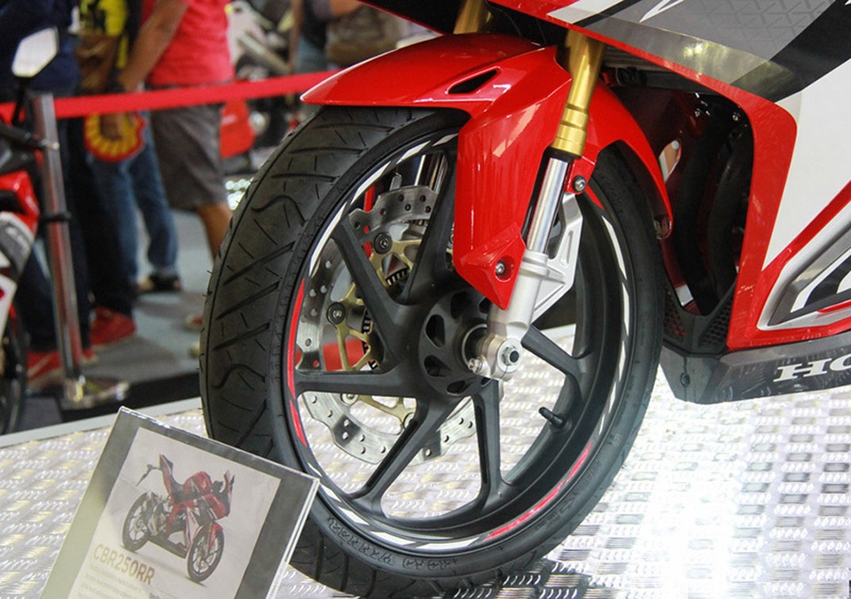 Honda CBR250RR 3.jpg Honda CBR250RR 3.jpg