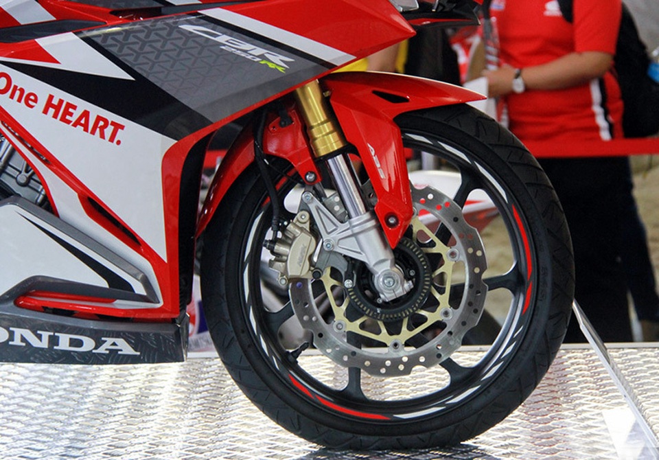 Honda CBR250RR 5.jpg Honda CBR250RR 5.jpg
