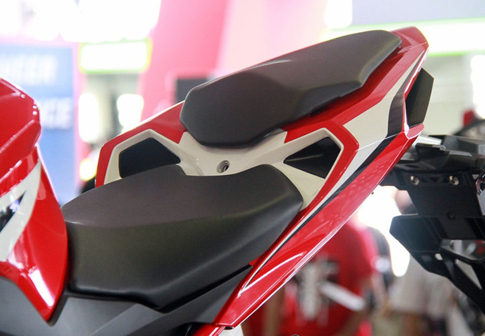 Honda CBR250RR 8.jpg Honda CBR250RR 8.jpg
