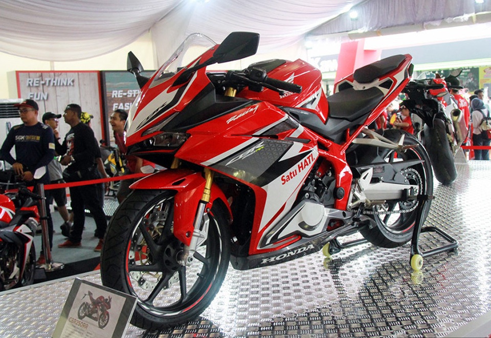 Honda CBR250RR 9.jpg Honda CBR250RR 9.jpg