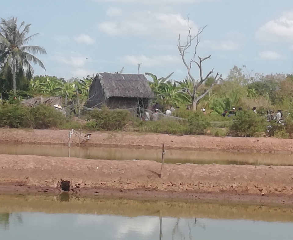 Xác minh nguồn gốc trái nổ nghiệp vụ phát nổ ở chòi canh vuông tôm - 1 Xác minh nguồn gốc trái nổ nghiệp vụ phát nổ ở chòi canh vuông tôm - 1