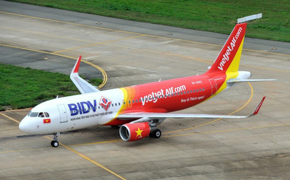 Phi công “nhầm” huấn lệnh, đưa máy bay vượt điểm dừng tại sân bay Vinh - 1 Phi công “nhầm” huấn lệnh, đưa máy bay vượt điểm dừng tại sân bay Vinh - 1
