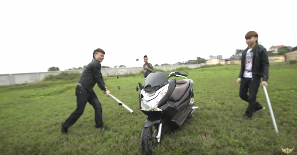 Sau trò chơi ngông đăng clip đốt xe, Khá Bảnh thừa nhận sai lầm và xin lỗi - 1 Sau trò chơi ngông đăng clip đốt xe, Khá Bảnh thừa nhận sai lầm và xin lỗi - 1