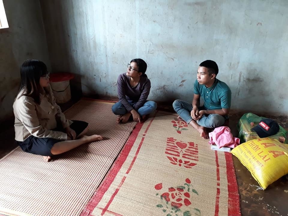 Thầy cô góp gạo giúp cho học sinh nghèo đến trường - 4 Thầy cô góp gạo giúp cho học sinh nghèo đến trường - 4