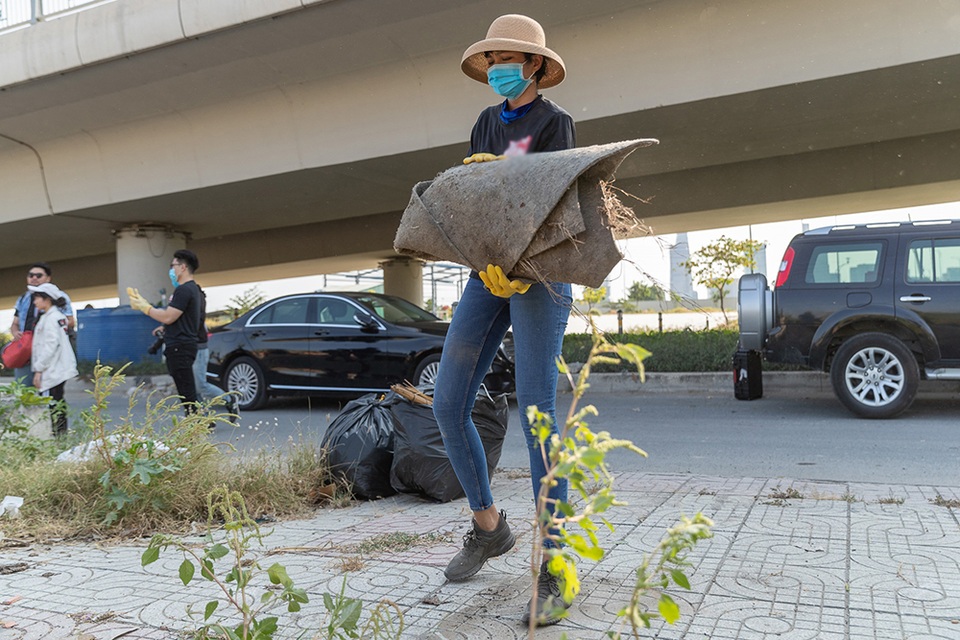 Top 3 Hoa hậu Hoàn Vũ hào hứng tham gia thử thách dọn rác - 6 Top 3 Hoa hậu Hoàn Vũ hào hứng tham gia thử thách dọn rác - 6