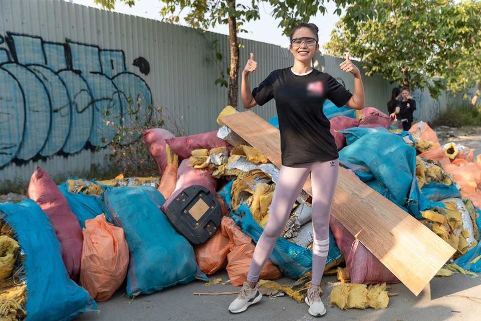 Top 3 Hoa hậu Hoàn Vũ hào hứng tham gia thử thách dọn rác - 11 Top 3 Hoa hậu Hoàn Vũ hào hứng tham gia thử thách dọn rác - 11