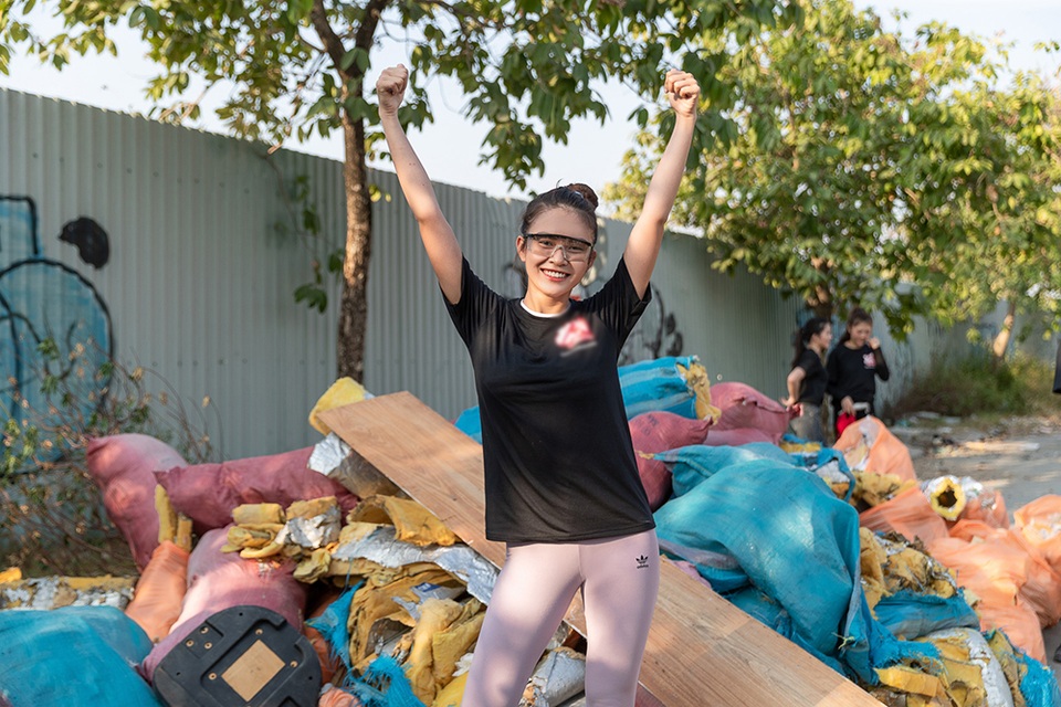 Top 3 Hoa hậu Hoàn Vũ hào hứng tham gia thử thách dọn rác - 12 Top 3 Hoa hậu Hoàn Vũ hào hứng tham gia thử thách dọn rác - 12