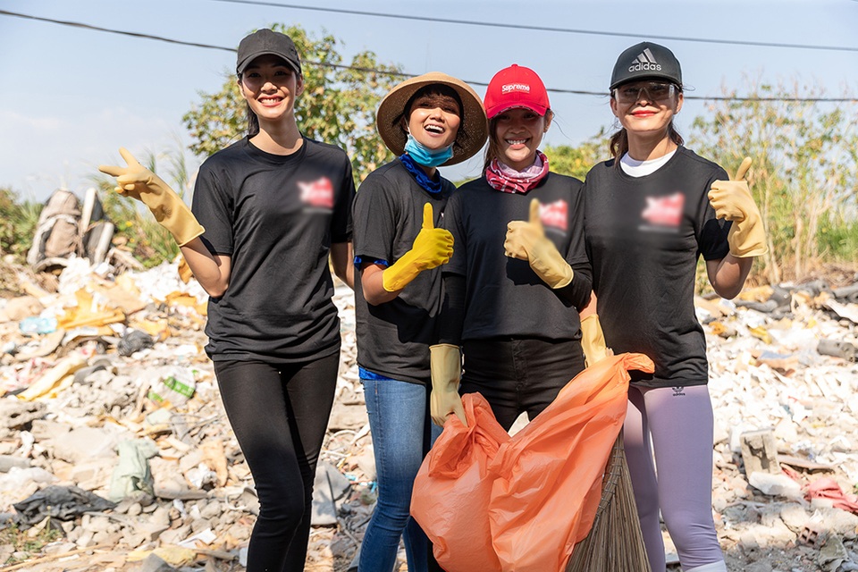 Top 3 Hoa hậu Hoàn Vũ hào hứng tham gia thử thách dọn rác - 15 Top 3 Hoa hậu Hoàn Vũ hào hứng tham gia thử thách dọn rác - 15