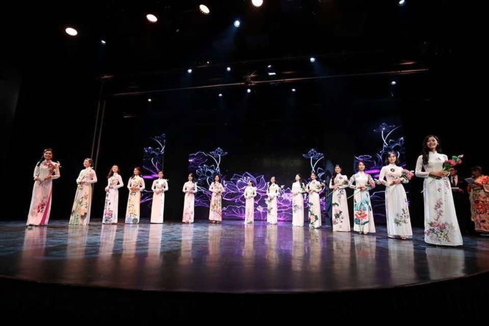 Trần Diệu Anh trở thành Đại sứ thứ nhất - Đại sứ thiện chí Hoa Anh Đào 2019 - 7 Trần Diệu Anh trở thành Đại sứ thứ nhất - Đại sứ thiện chí Hoa Anh Đào 2019 - 7