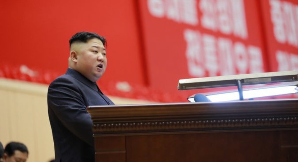 Sĩ quan Triều Tiên vừa khóc vừa ghi chép trong cuộc họp “lịch sử” với ông Kim Jong-un - 1 Sĩ quan Triều Tiên vừa khóc vừa ghi chép trong cuộc họp “lịch sử” với ông Kim Jong-un - 1