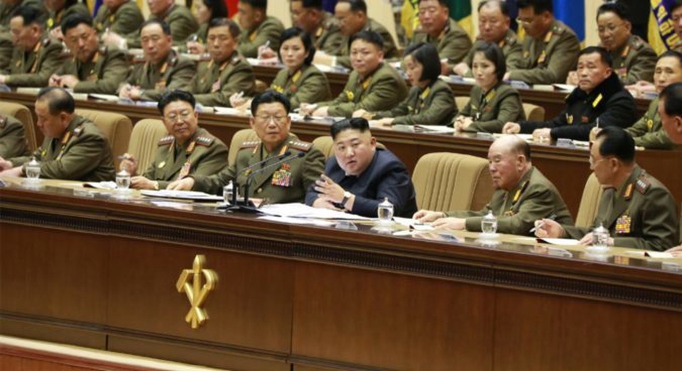 Sĩ quan Triều Tiên vừa khóc vừa ghi chép trong cuộc họp “lịch sử” với ông Kim Jong-un - 8 Sĩ quan Triều Tiên vừa khóc vừa ghi chép trong cuộc họp “lịch sử” với ông Kim Jong-un - 8
