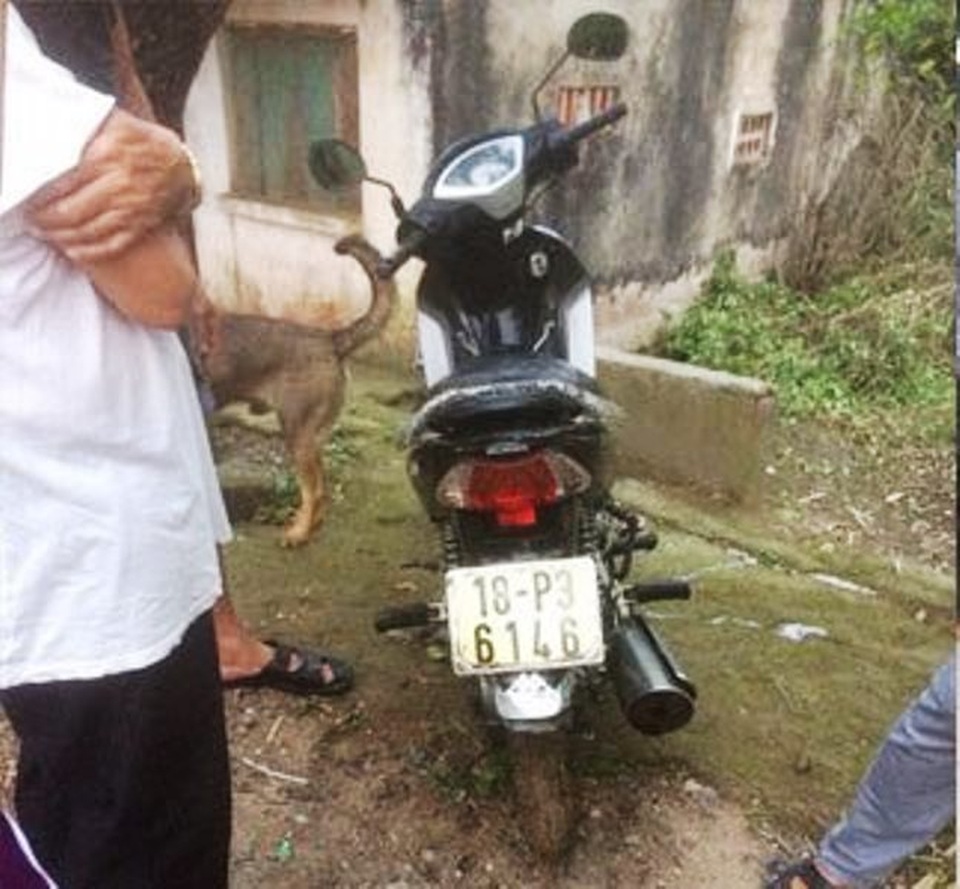 Phát hiện xe máy gần sông, thợ lặn mò tìm thấy thi thể dưới sông - 1