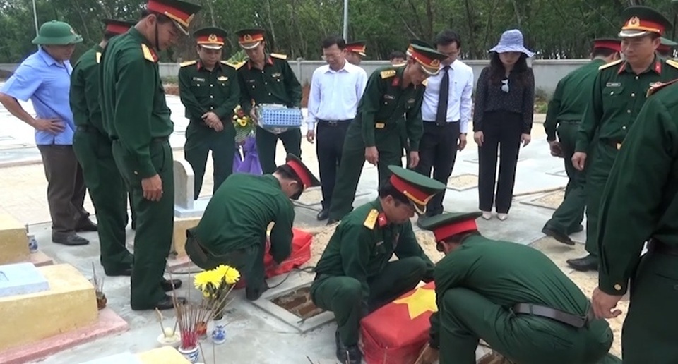 Phát hiện và cất bốc 9 hài cốt liệt sĩ - 2 Phát hiện và cất bốc 9 hài cốt liệt sĩ - 2
