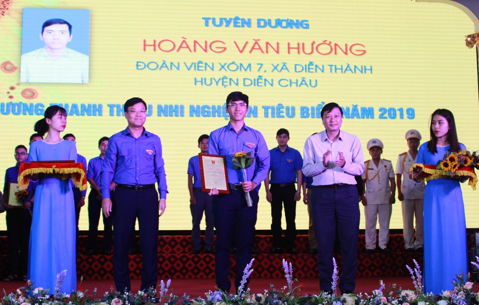 Chàng trai xứ Nghệ thu nhập tiền tỷ từ dưa lưới và rau quả sạch - 4 Chàng trai xứ Nghệ thu nhập tiền tỷ từ dưa lưới và rau quả sạch - 4