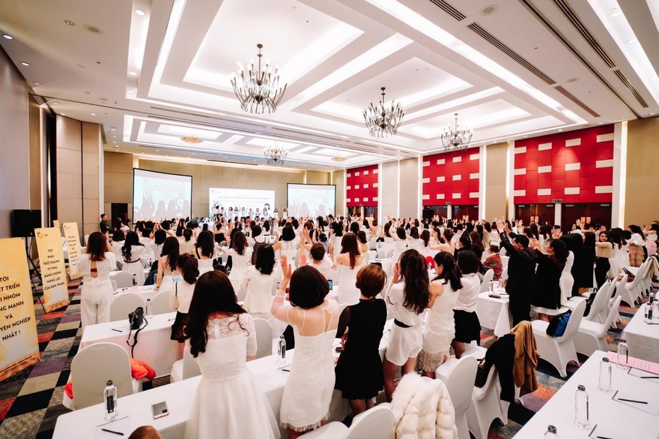 Mỹ phẩm cao cấp QUIN “bùng nổ” với Hội thảo Đào tạo chuyên gia tư vấn chăm sóc da chuyên nghiệp - 3 Mỹ phẩm cao cấp QUIN “bùng nổ” với Hội thảo Đào tạo chuyên gia tư vấn chăm sóc da chuyên nghiệp - 3