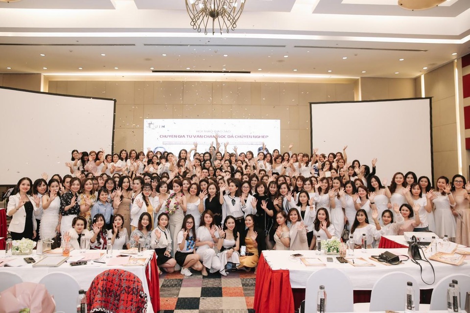 Mỹ phẩm cao cấp QUIN “bùng nổ” với Hội thảo Đào tạo chuyên gia tư vấn chăm sóc da chuyên nghiệp - 4 Mỹ phẩm cao cấp QUIN “bùng nổ” với Hội thảo Đào tạo chuyên gia tư vấn chăm sóc da chuyên nghiệp - 4